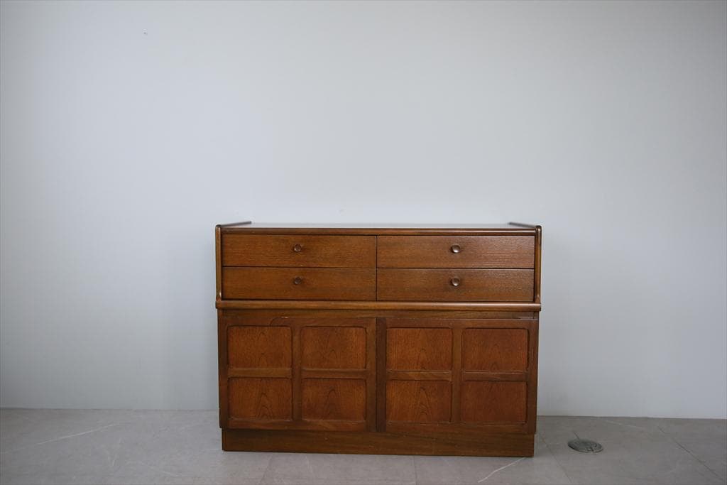 英国アンティークNathanネイサン製キャビネット/サイドボード(91-88)