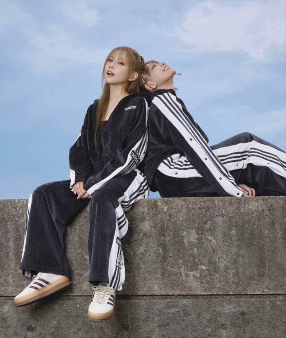 新品S⭐️当日adidas W ADIBREAK VELOUR TT 重盛さと美