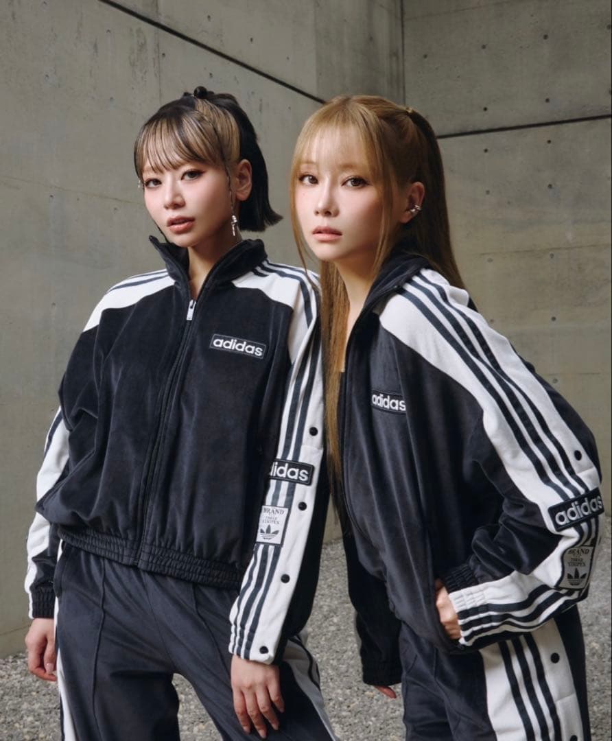 新品S⭐️当日adidas W ADIBREAK VELOUR TT 重盛さと美