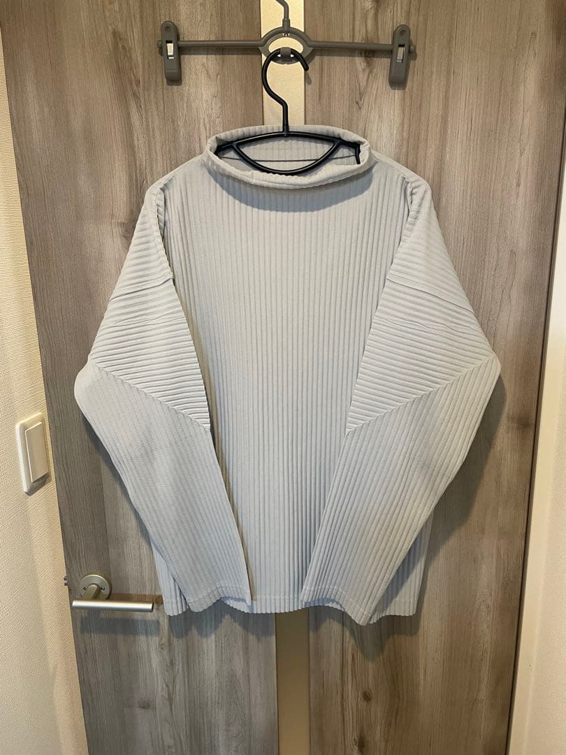 オムプリッセイッセイミヤケ　タートルネックカットソー　サイズ4 ライトグレー