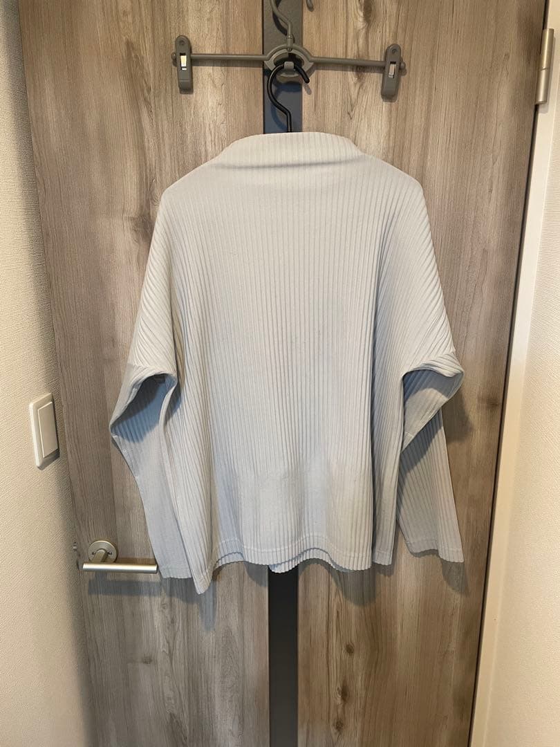 オムプリッセイッセイミヤケ　タートルネックカットソー　サイズ4 ライトグレー