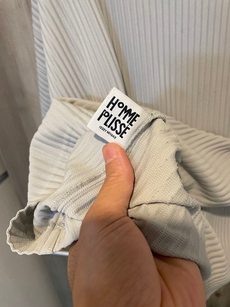 オムプリッセイッセイミヤケ　タートルネックカットソー　サイズ4 ライトグレー