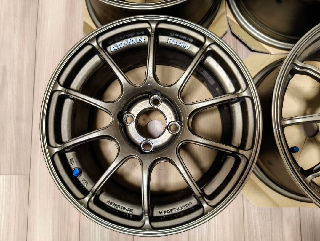 アドバンRZ2 15×8J +35 4H100 4本