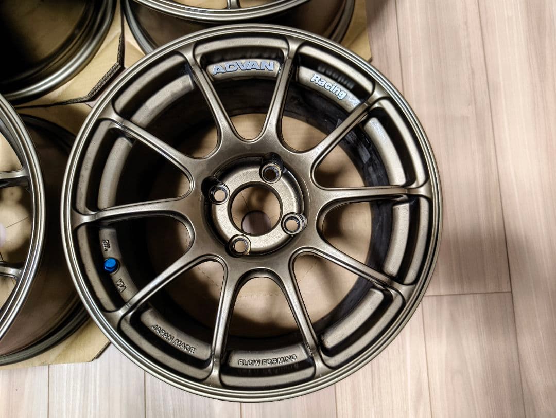 アドバンRZ2 15×8J +35 4H100 4本