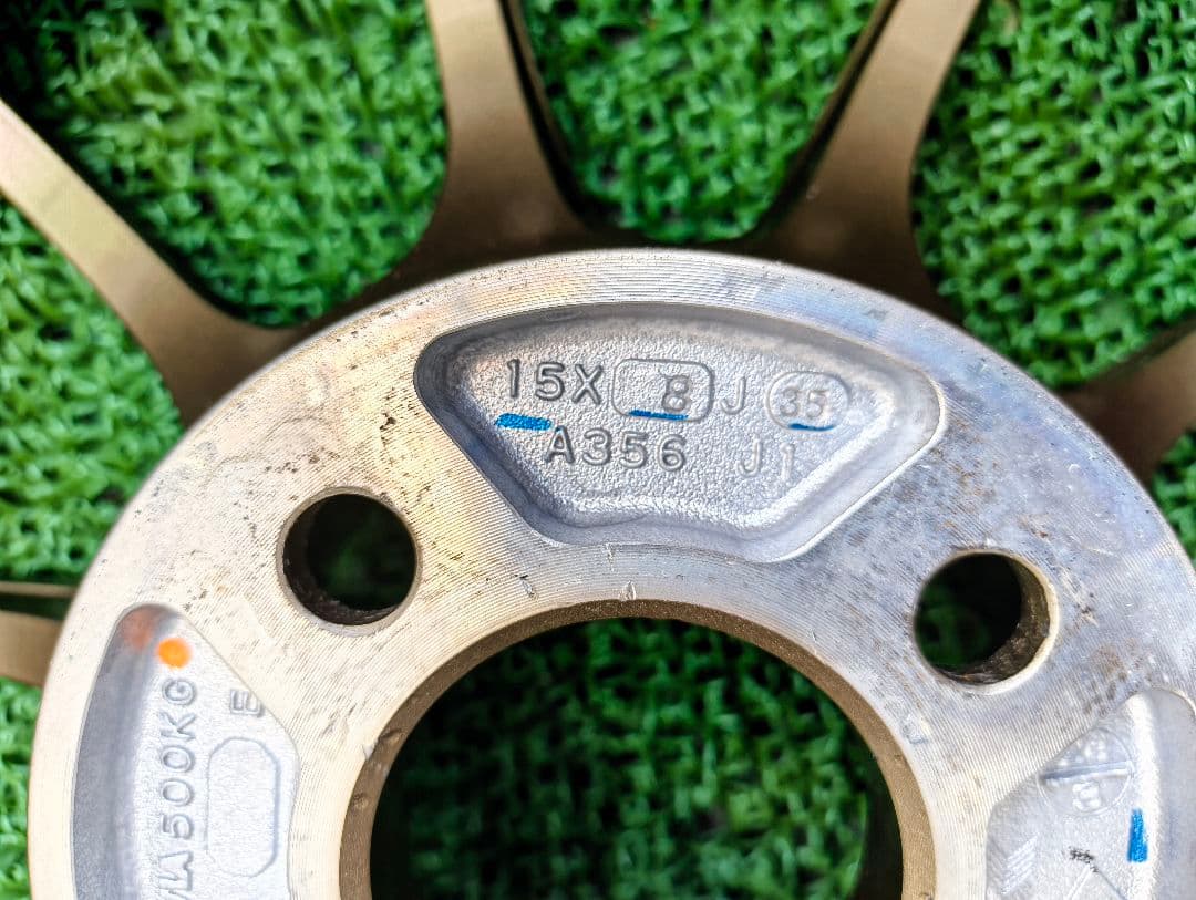 アドバンRZ2 15×8J +35 4H100 4本