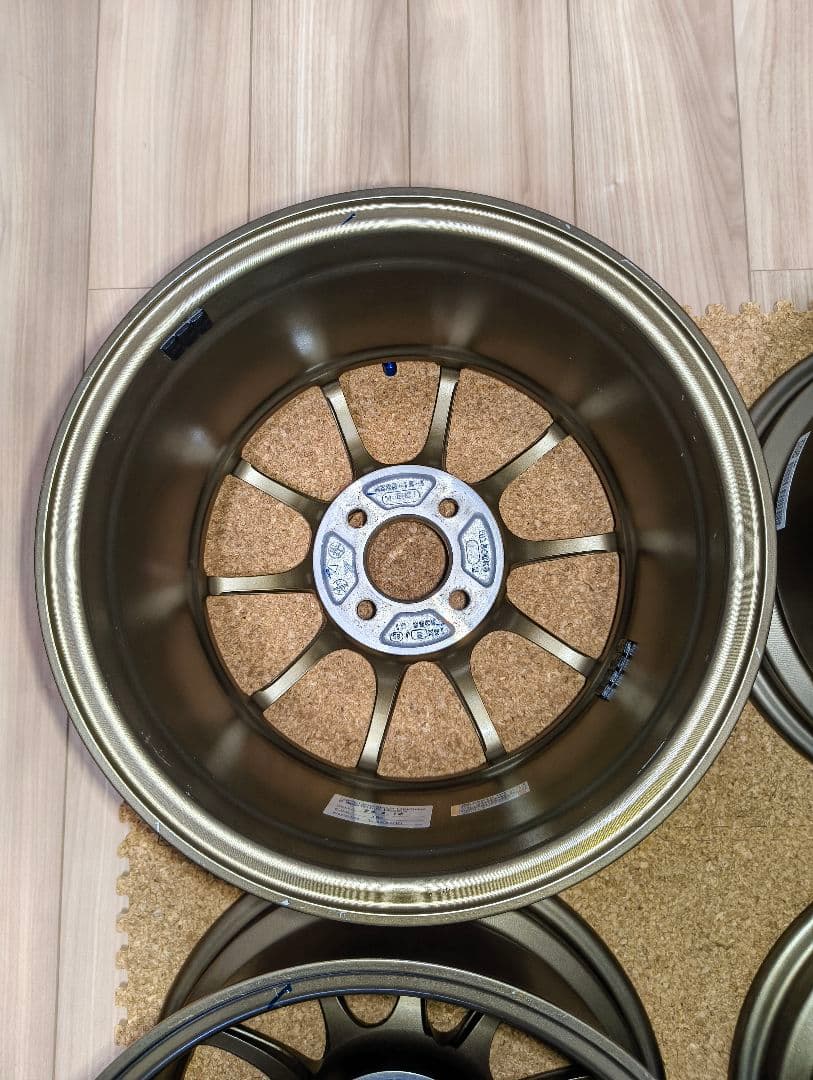 アドバンRZ2 15×8J +35 4H100 4本