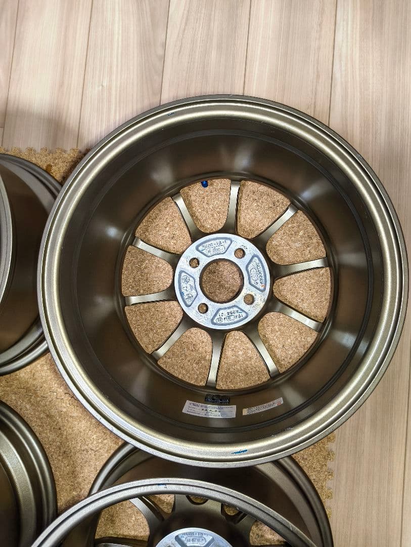 アドバンRZ2 15×8J +35 4H100 4本