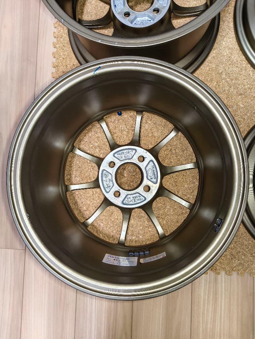 アドバンRZ2 15×8J +35 4H100 4本