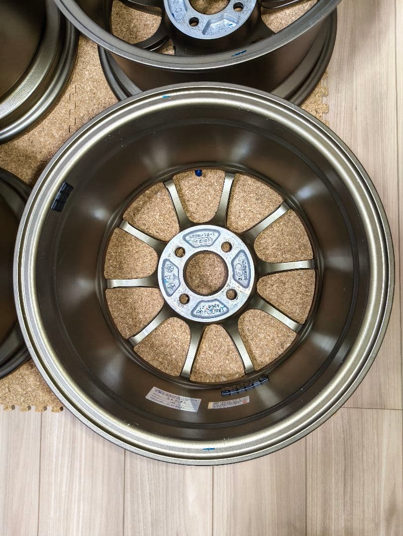 アドバンRZ2 15×8J +35 4H100 4本