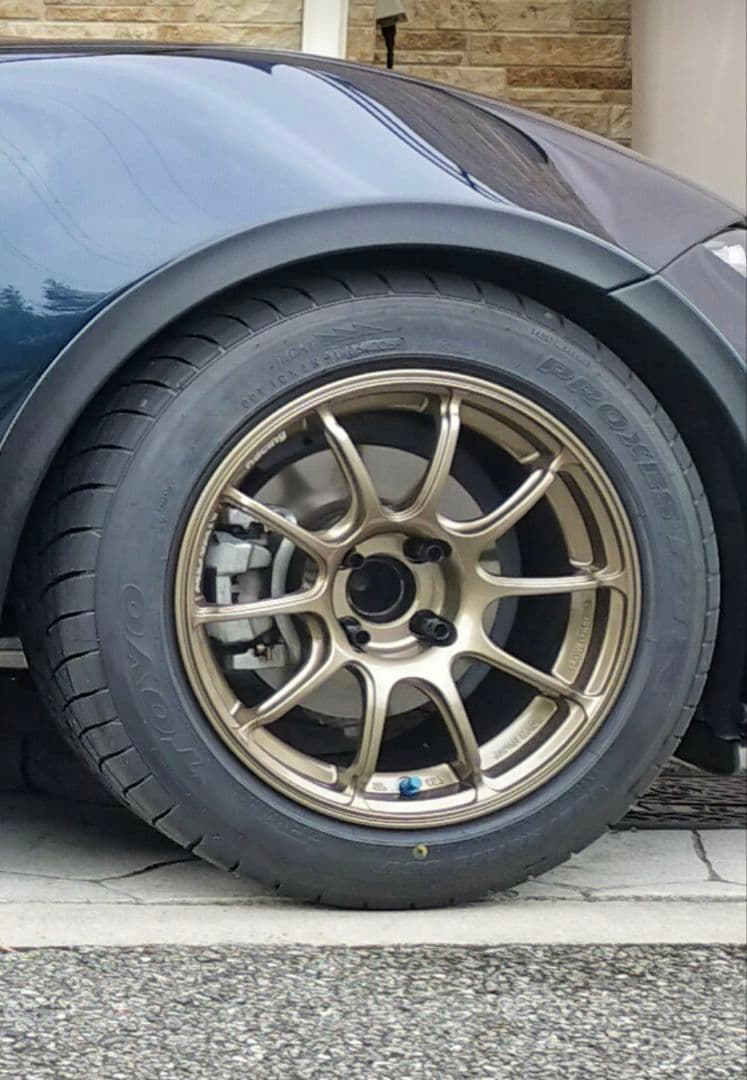 アドバンRZ2 15×8J +35 4H100 4本