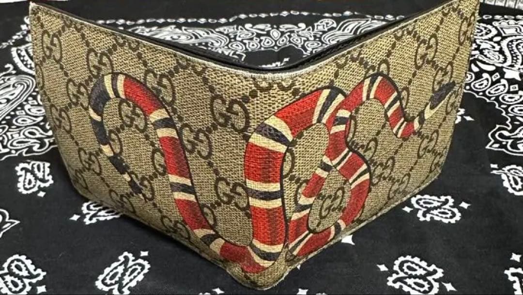 グッチ　GUCCI 2つ折り財布　スネークプリント　GGスプリーム ベージュ