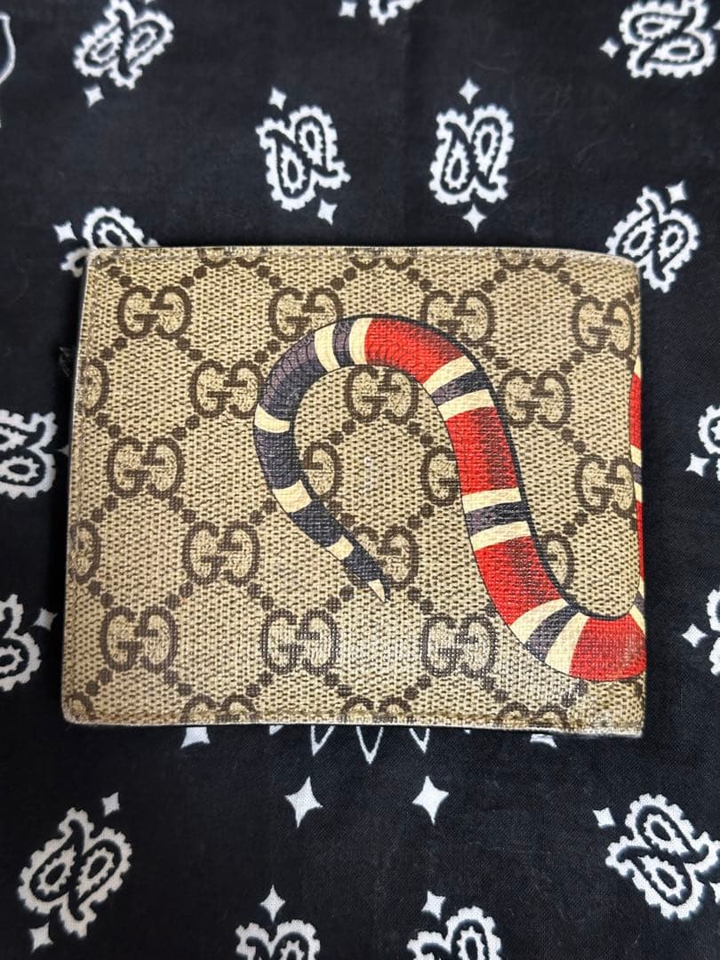 グッチ　GUCCI 2つ折り財布　スネークプリント　GGスプリーム ベージュ