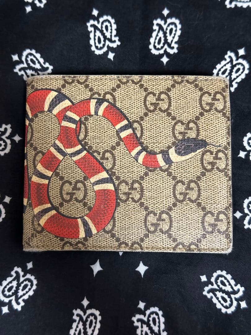 グッチ　GUCCI 2つ折り財布　スネークプリント　GGスプリーム ベージュ