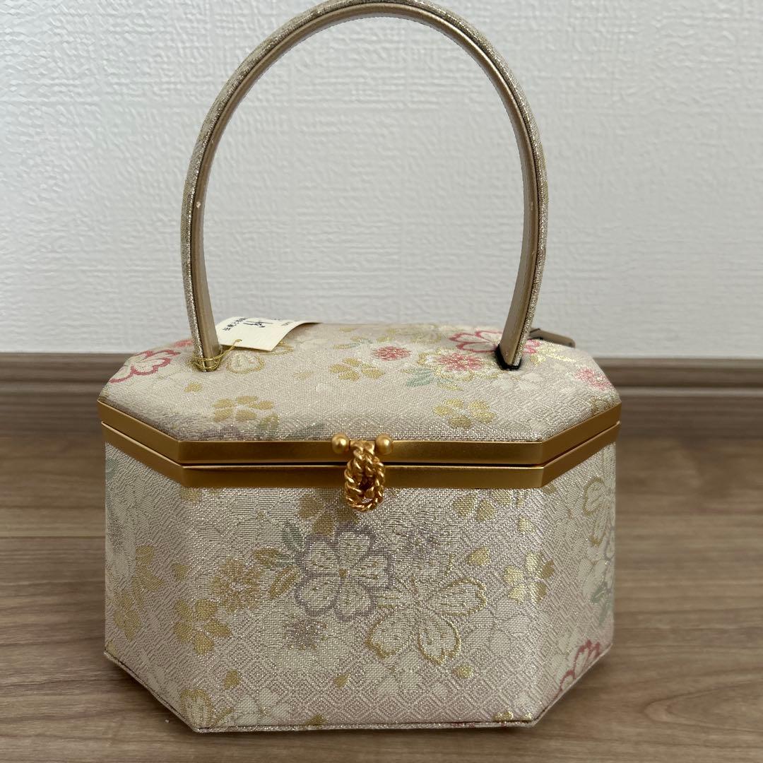 新品未使用品　【紗織】　八角形 和装用バッグ　桜柄　タグ付き