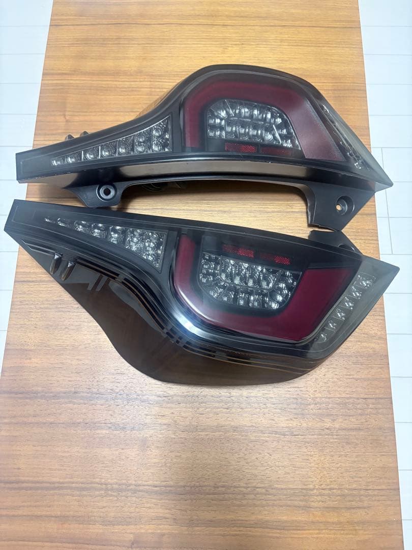 メガ角刈り　 アクアレヴィーアスモークテールランプ