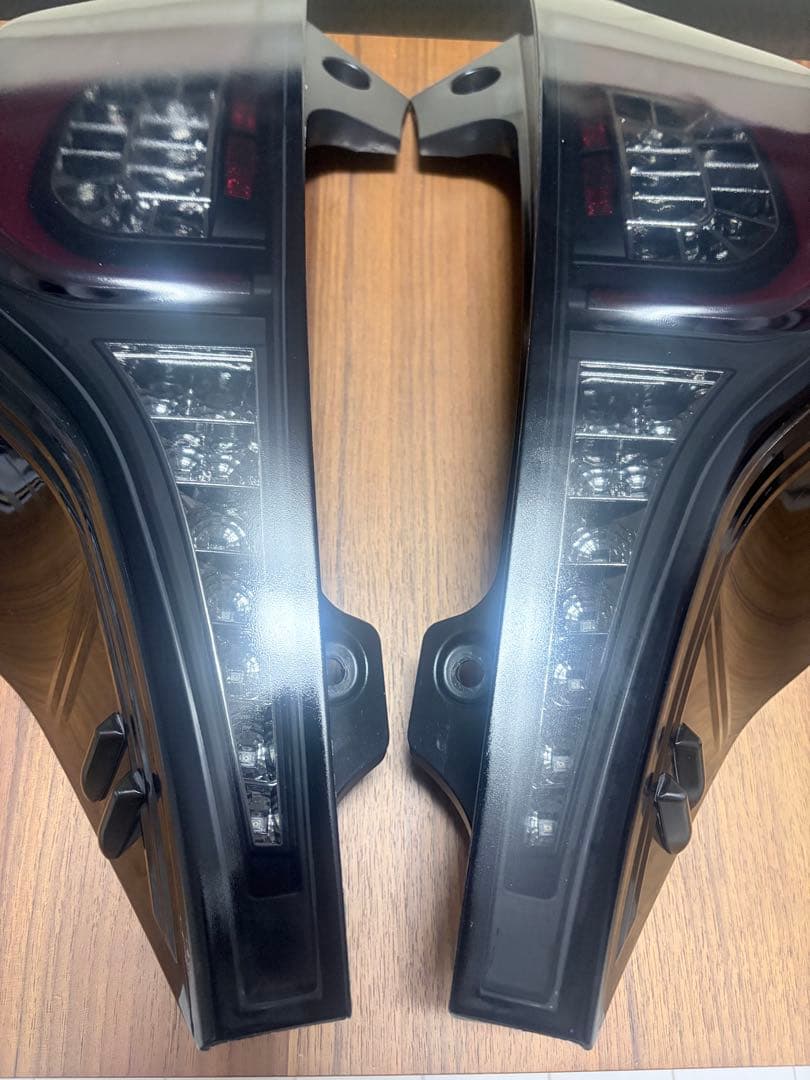 メガ角刈り　 アクアレヴィーアスモークテールランプ