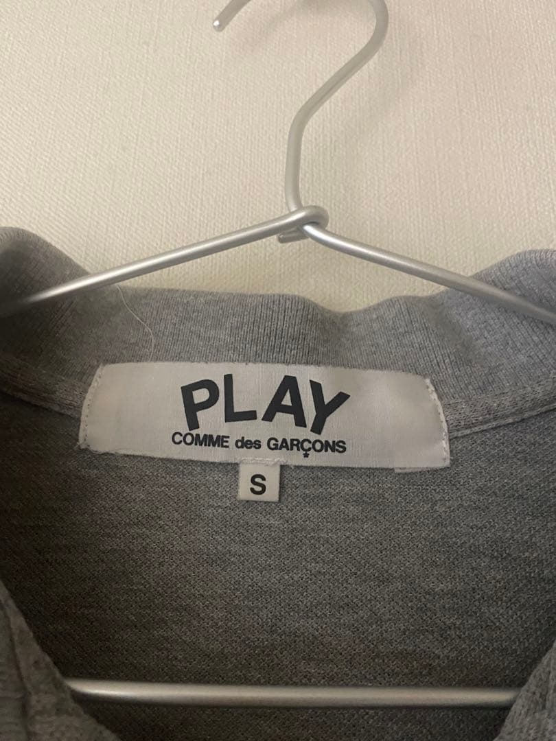 プレイ　コムデギャルソン　ポロシャツ　グレー