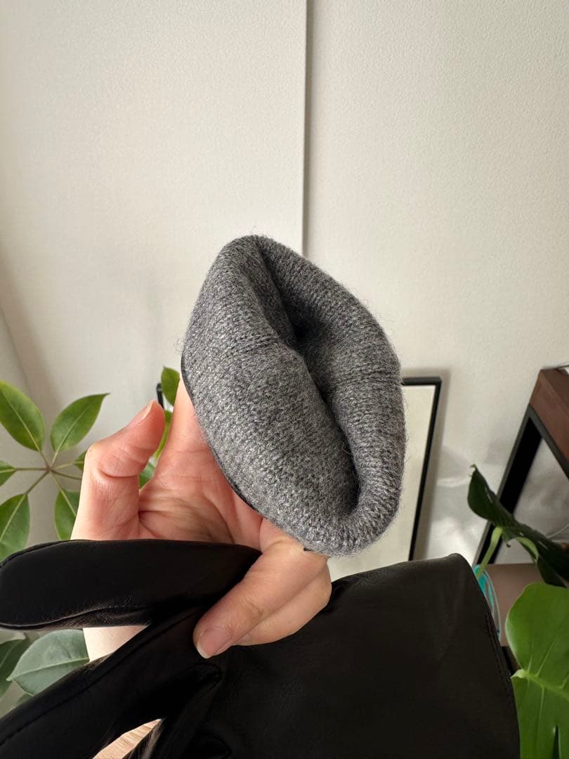 COS 新品CASHMERE-LINED 山羊革 カシミヤ裏地付きレザーグローブ