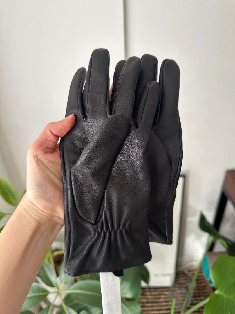 COS 新品CASHMERE-LINED 山羊革 カシミヤ裏地付きレザーグローブ