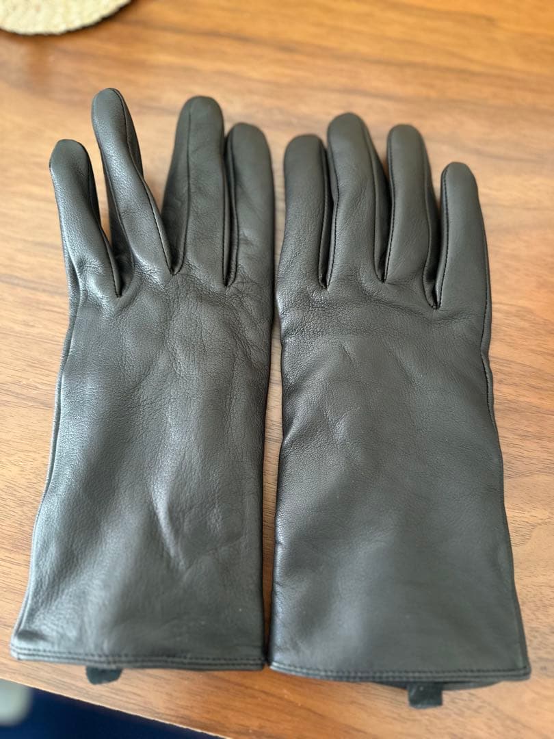 COS 新品CASHMERE-LINED 山羊革 カシミヤ裏地付きレザーグローブ