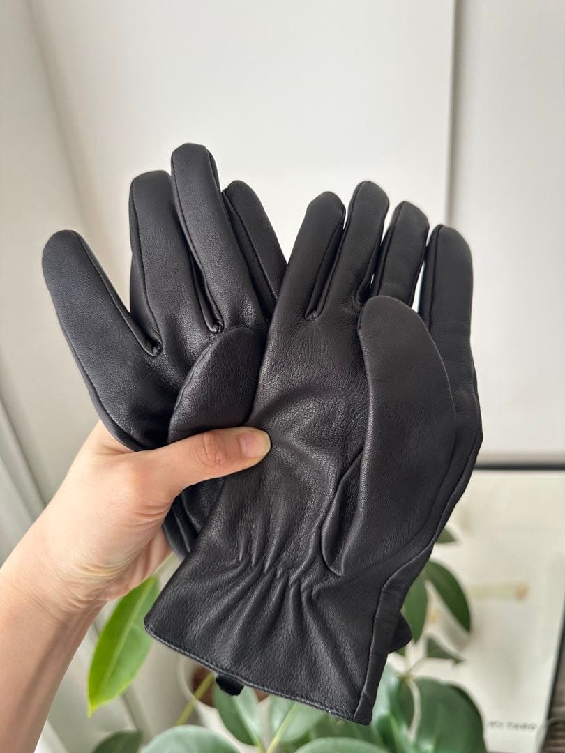 COS 新品CASHMERE-LINED 山羊革 カシミヤ裏地付きレザーグローブ