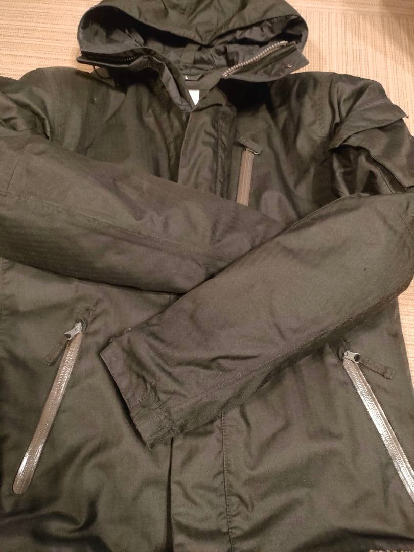 GOLDWIN ブラックジャケット フード、プロテクター付き