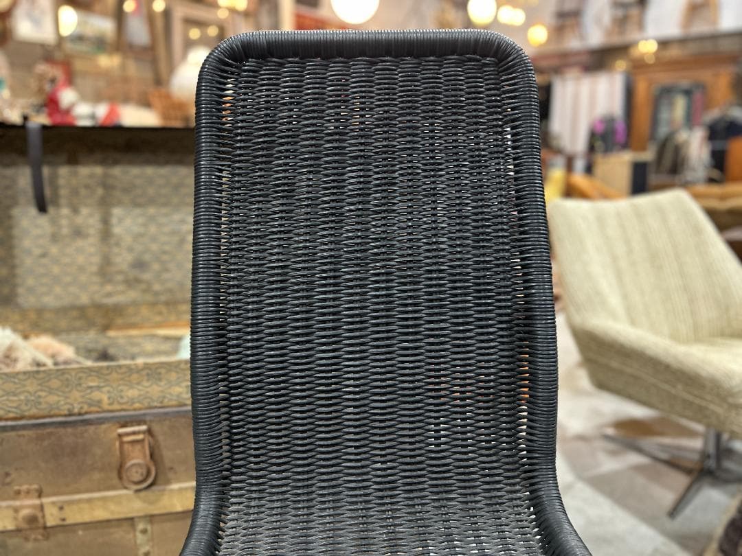 【美品】ダイニングチェア②　黒　ブラック　カンチレバー　籠 ラタン