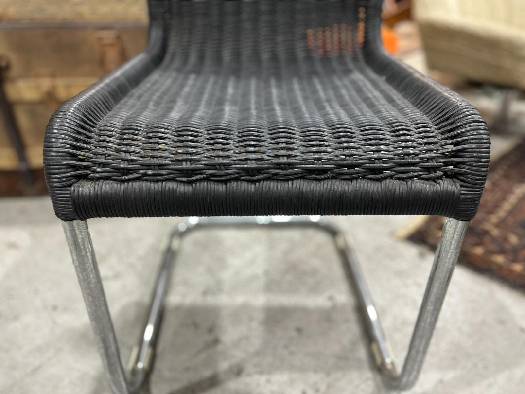 【美品】ダイニングチェア②　黒　ブラック　カンチレバー　籠 ラタン