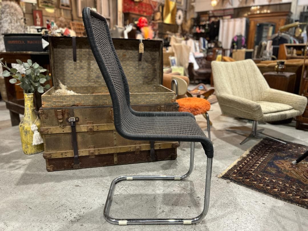 【美品】ダイニングチェア②　黒　ブラック　カンチレバー　籠 ラタン