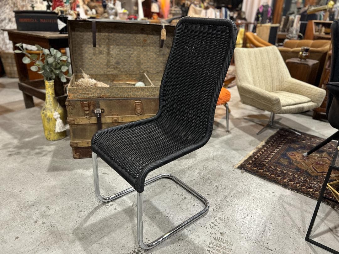 【美品】ダイニングチェア②　黒　ブラック　カンチレバー　籠 ラタン