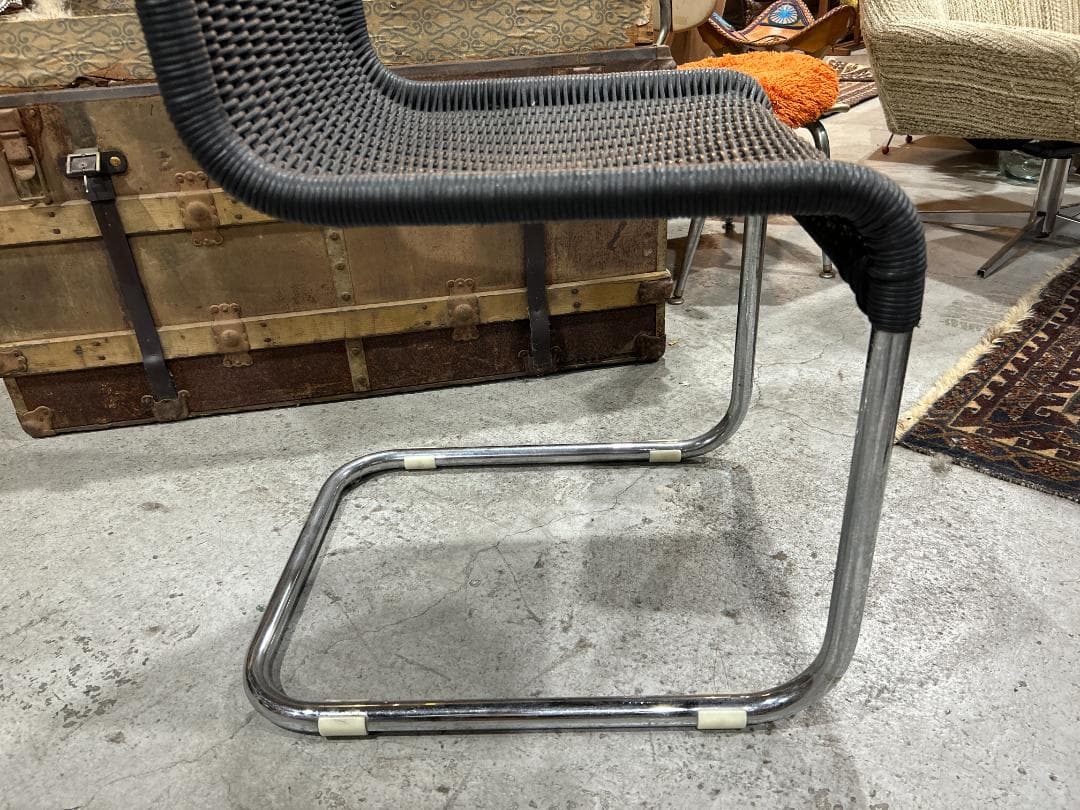 【美品】ダイニングチェア②　黒　ブラック　カンチレバー　籠 ラタン