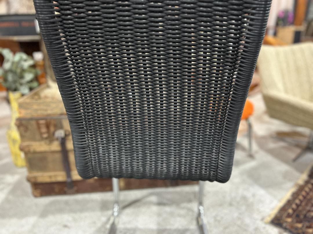 【美品】ダイニングチェア②　黒　ブラック　カンチレバー　籠 ラタン