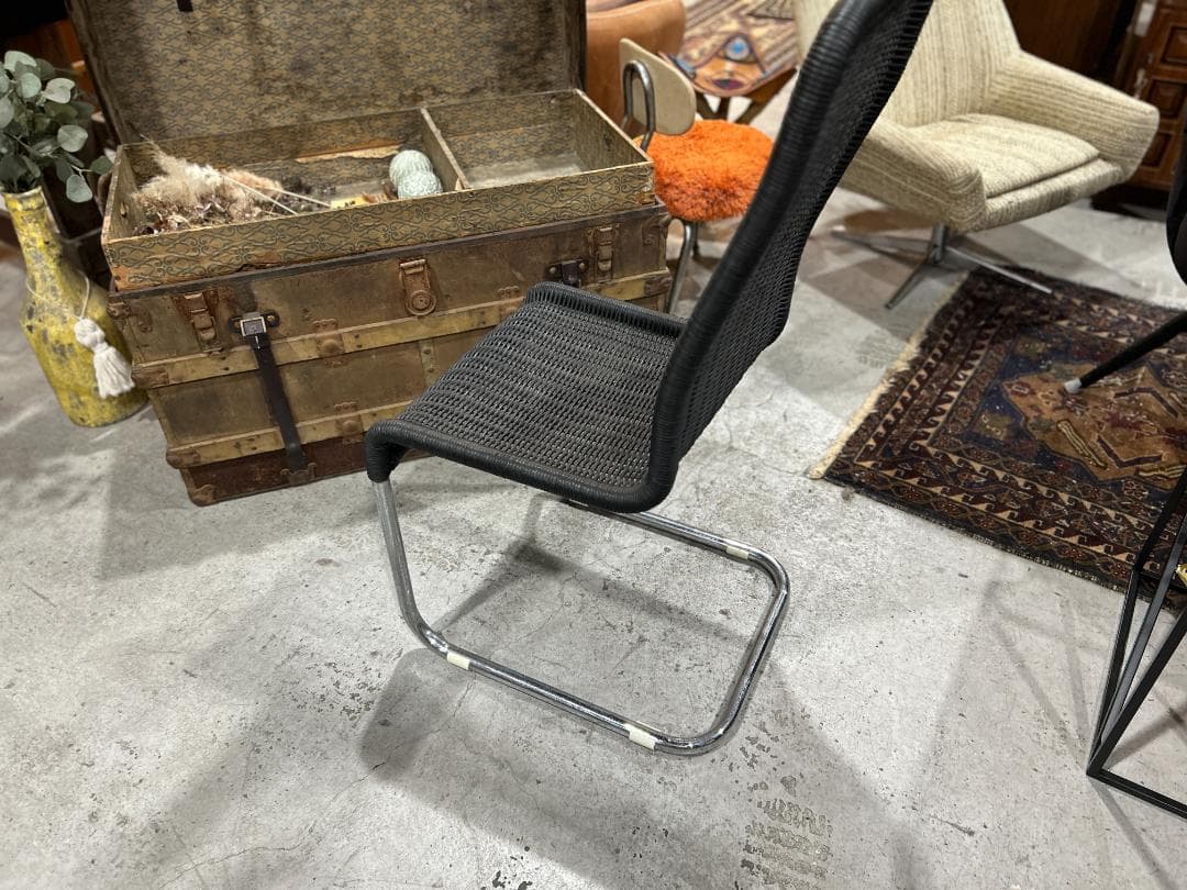 【美品】ダイニングチェア②　黒　ブラック　カンチレバー　籠 ラタン