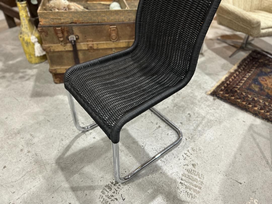 【美品】ダイニングチェア②　黒　ブラック　カンチレバー　籠 ラタン
