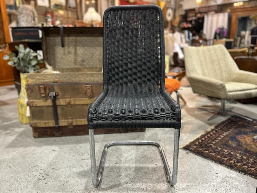 【美品】ダイニングチェア②　黒　ブラック　カンチレバー　籠 ラタン