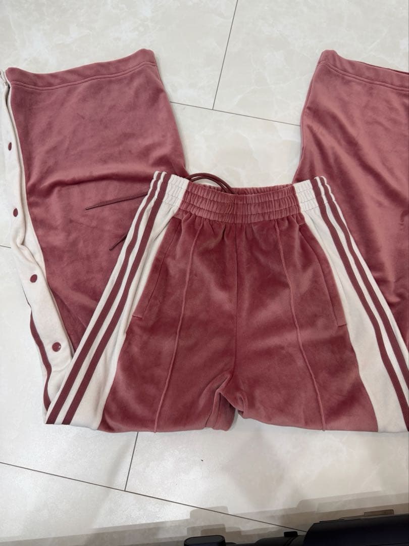 adidas W ADIBREAK VELOUR TT 重盛さと美