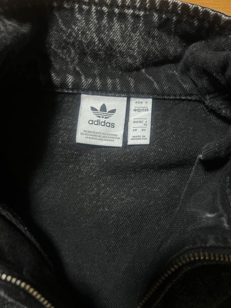 adidas ダークグレー デニムジャケット