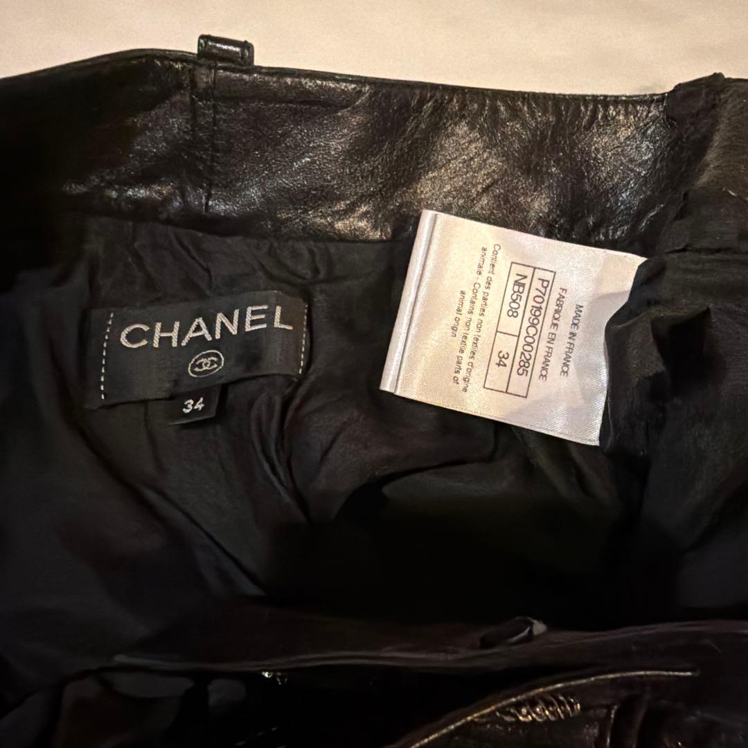 CHANEL レザーショートパンツ