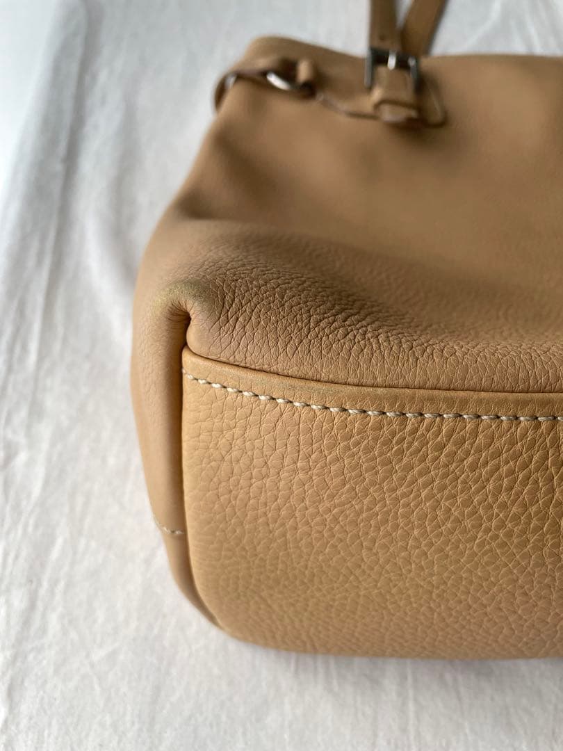 PRADA ベージュ レザートートバッグ
