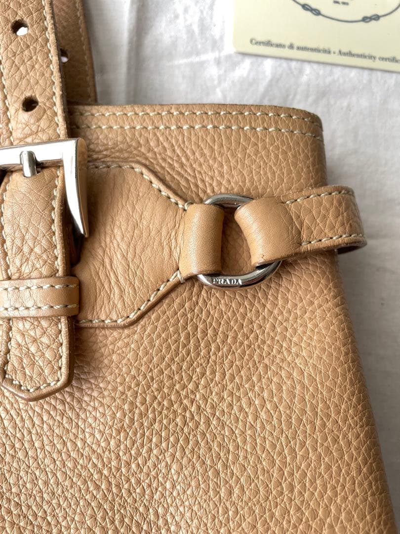 PRADA ベージュ レザートートバッグ