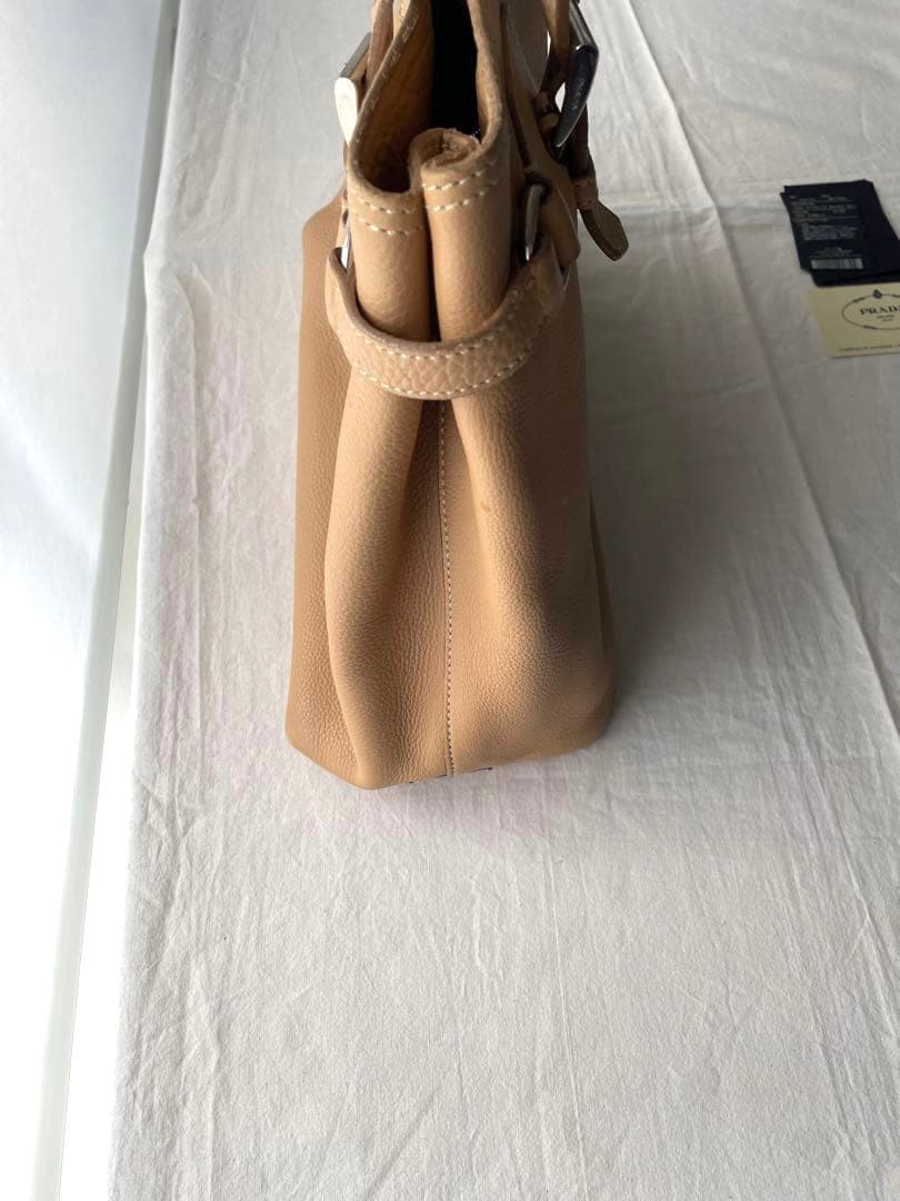 PRADA ベージュ レザートートバッグ