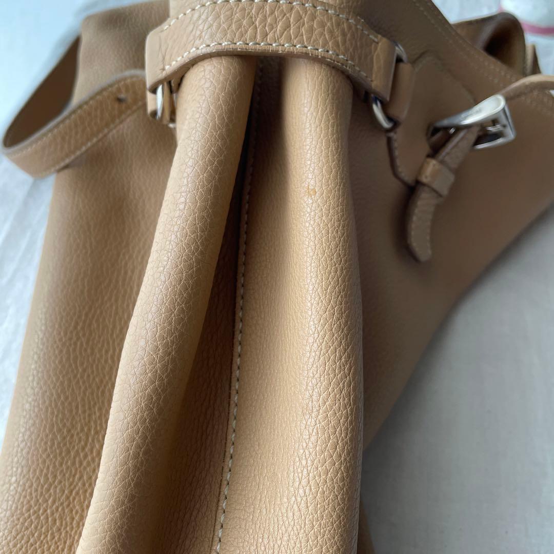 PRADA ベージュ レザートートバッグ