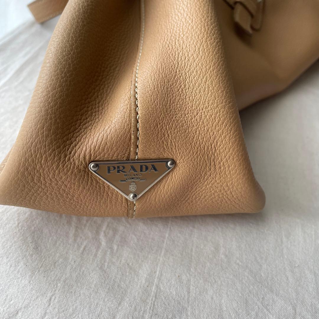 PRADA ベージュ レザートートバッグ