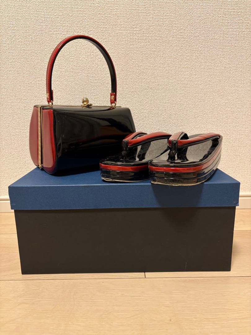 草履とバッグのセット 黒と赤