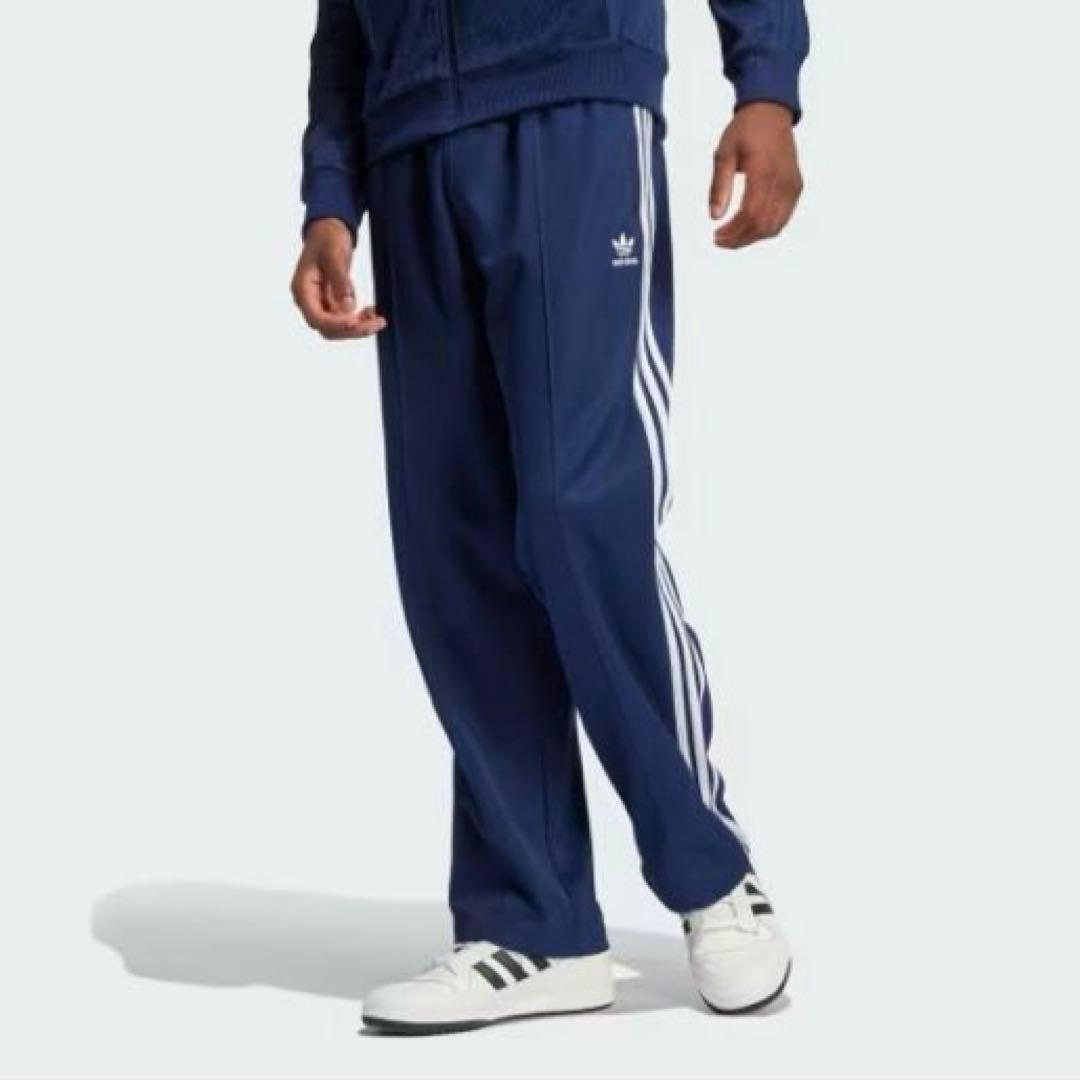 アディダス　トラックパンツ　ネイビー