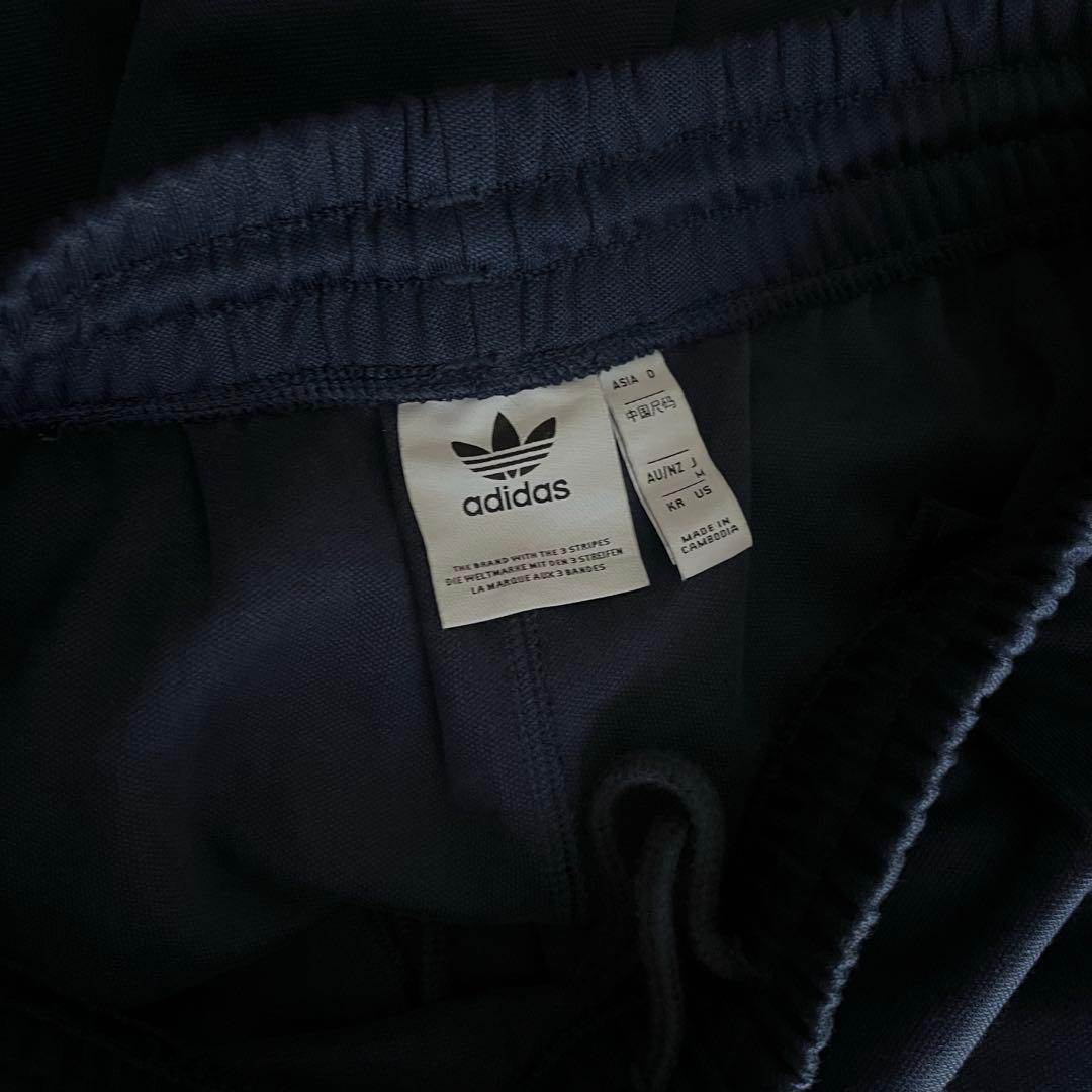 アディダス　トラックパンツ　ネイビー