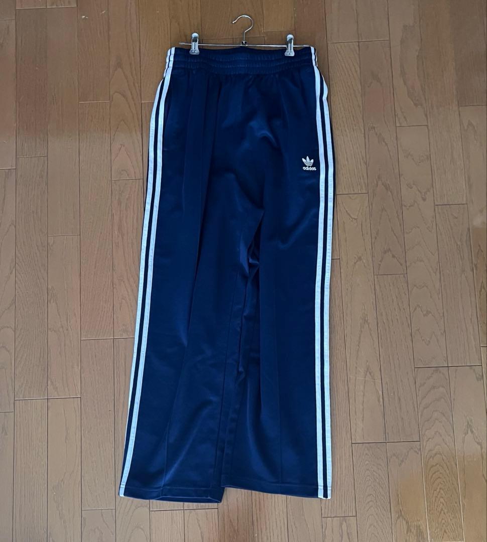 アディダス　トラックパンツ　ネイビー
