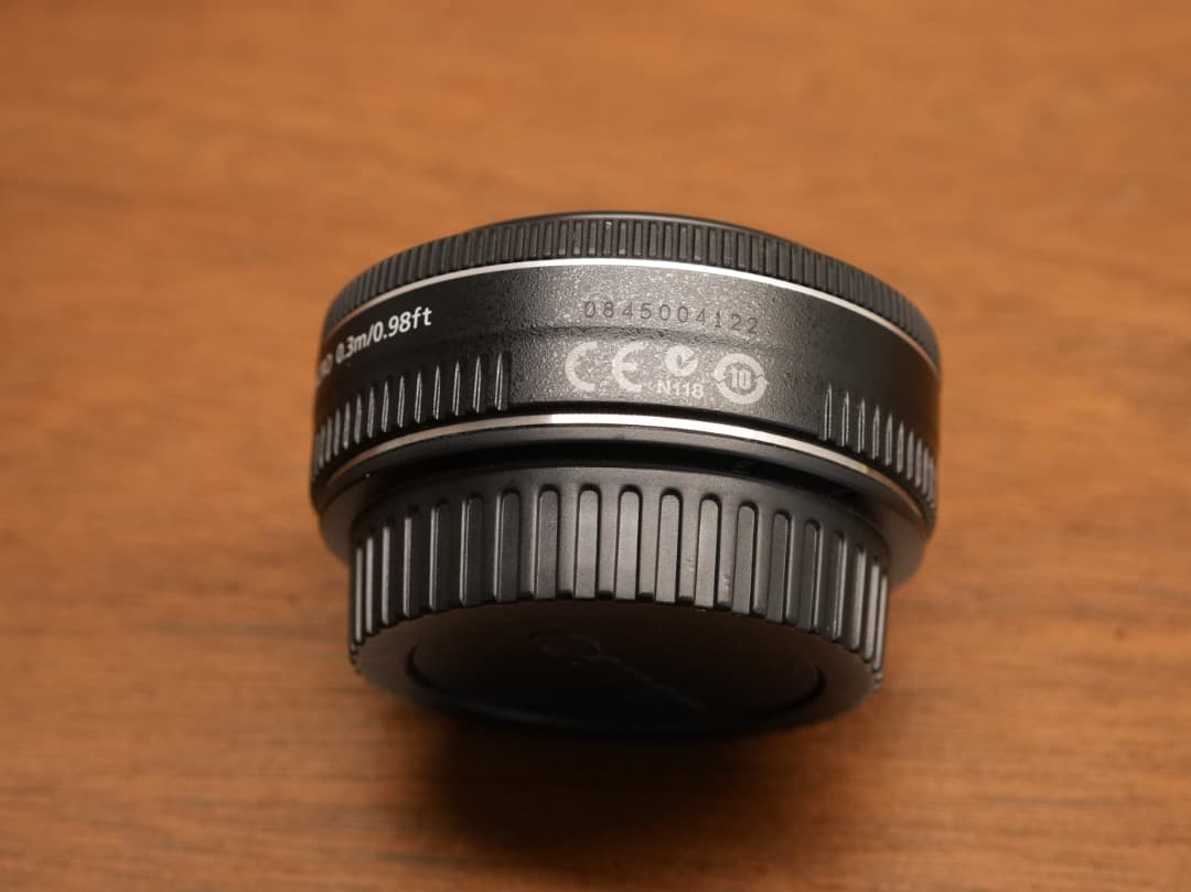 Canon EF 40mm F2.8 STM 単焦点レンズ (フィルター付き)