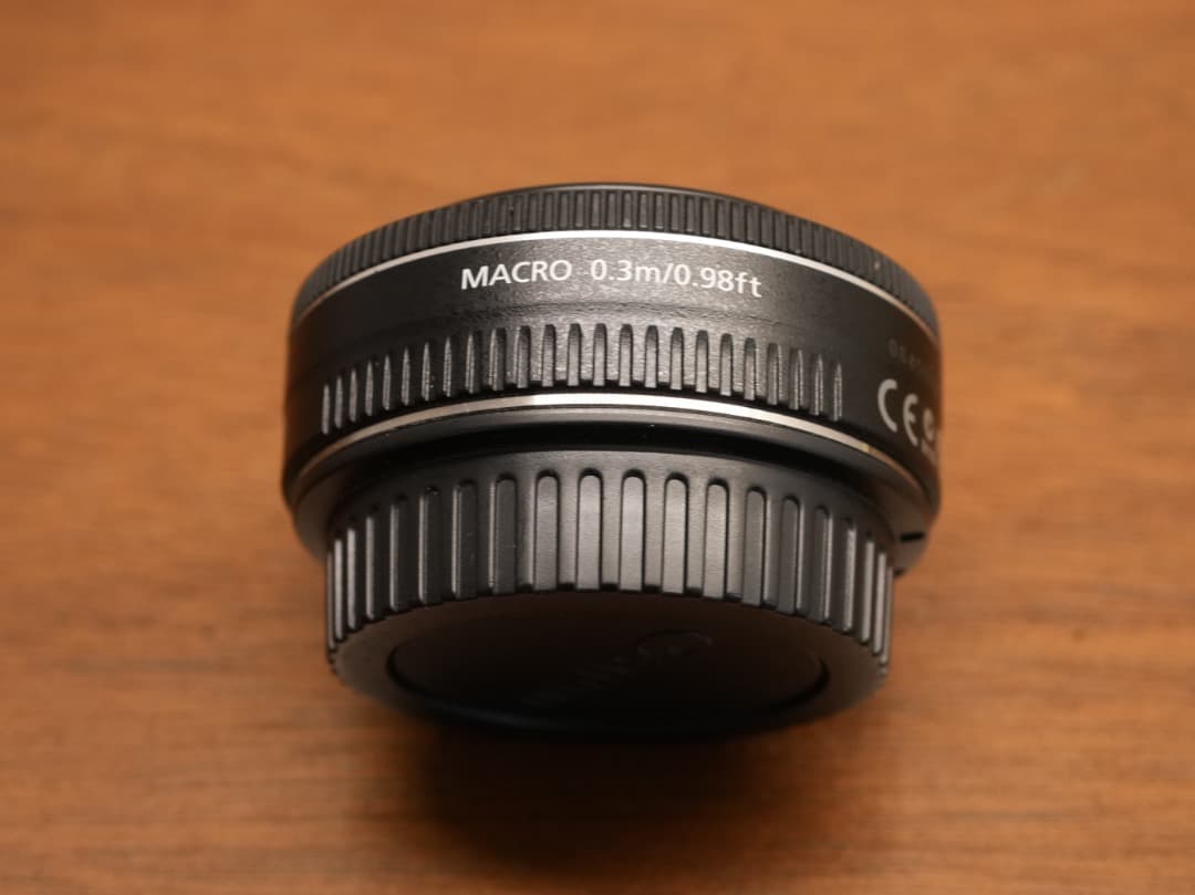 Canon EF 40mm F2.8 STM 単焦点レンズ (フィルター付き)