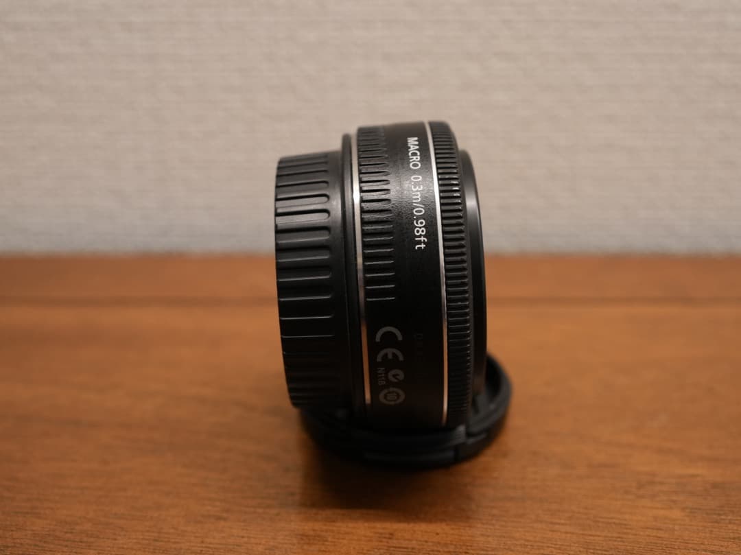 Canon EF 40mm F2.8 STM 単焦点レンズ (フィルター付き)